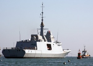 La frégate multimission Aquitaine lors de sa première sortie à la mer au large de Lorient (18 avril 2011).