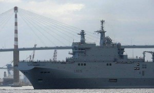 Le Dixmude sous le pont de Saint Nazaire